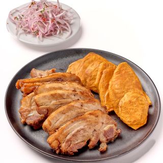 1/2 kg de chicharrón con camote