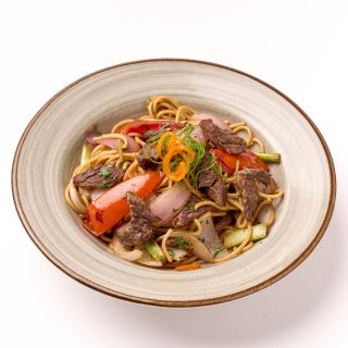 Tallarín saltado de carne
